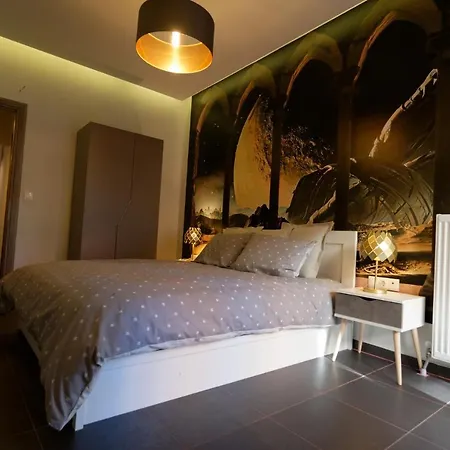 Spacious Designed Apartment *